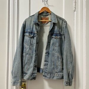 Levi's Classic Denim Trucker Jacket